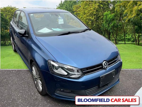 Volkswagen Polo Hatchback, Petrol, 2015, Blue