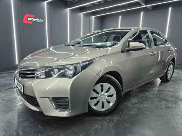 Toyota Corolla Saloon, Diesel, 2015, Gold