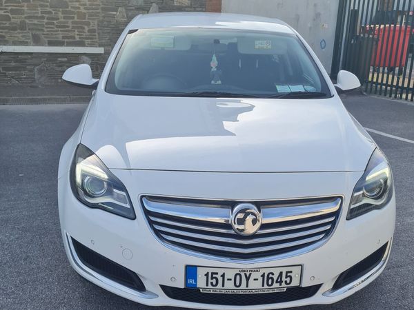 Vauxhall Insignia Hatchback, Diesel, 2015, White