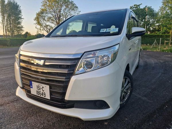 Toyota Voxy MPV, Petrol Hybrid, 2014, Purple