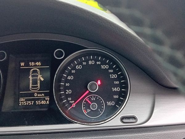Volkswagen Passat Saloon, Diesel, 2011, Grey