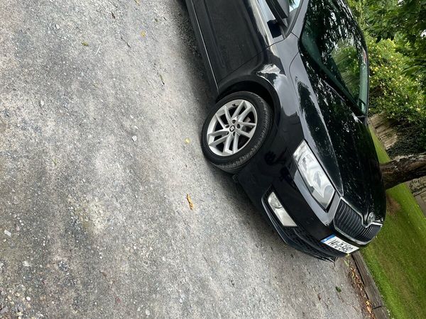 Skoda Octavia Saloon, Petrol, 2014, Black