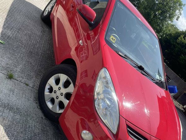 Hyundai i20 Hatchback, Petrol, 2010, Red