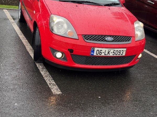 Ford Fiesta Hatchback, Petrol, 2006, Red