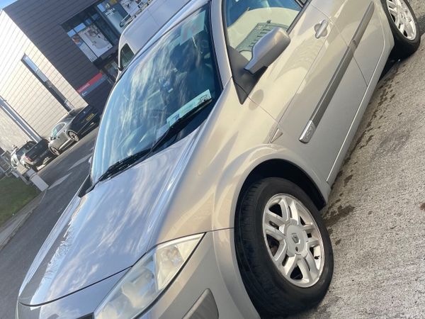 Renault Megane Hatchback, Petrol, 2005, Silver