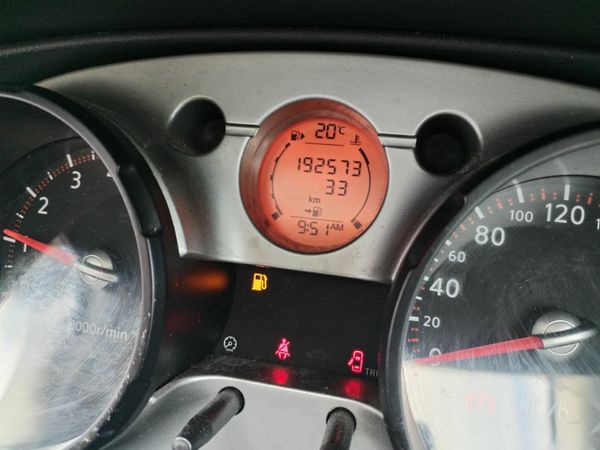 Nissan Qashqai Hatchback, Petrol, 2008, Red