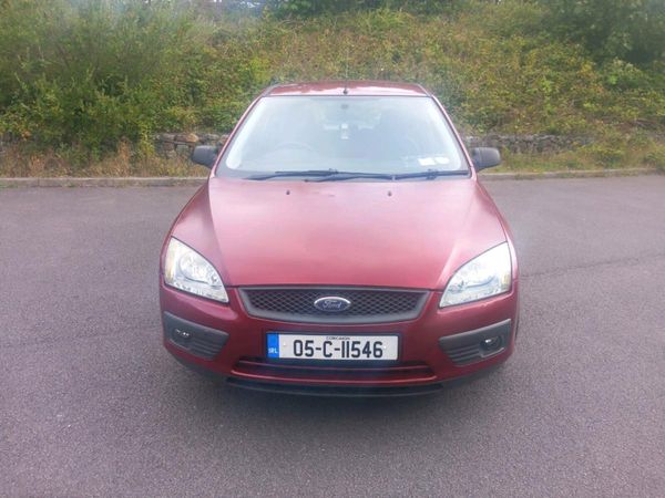 Ford Focus Hatchback, Petrol, 2005, Red