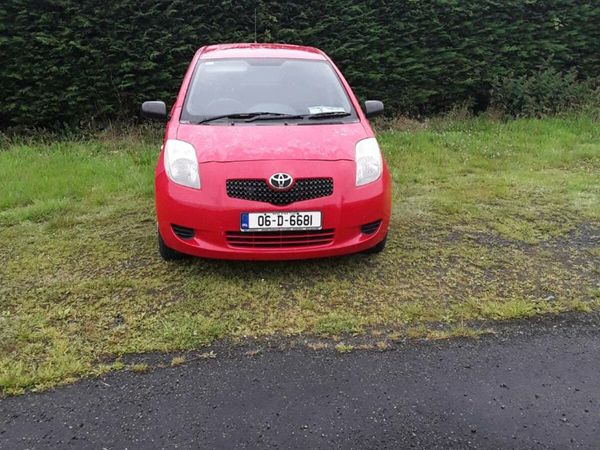 Toyota Yaris Hatchback, Petrol, 2006, Red