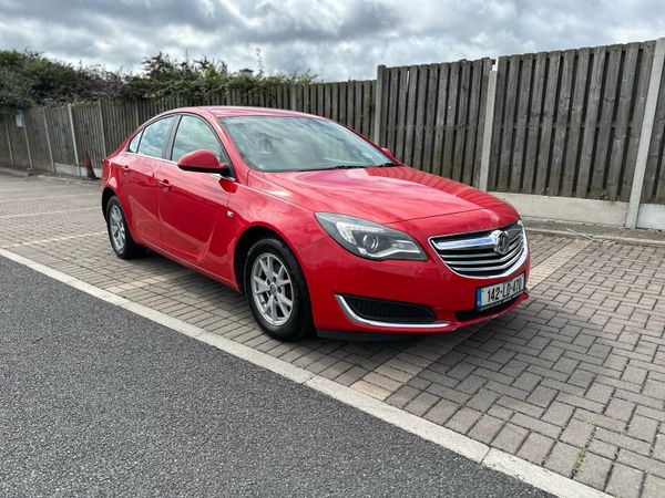 Vauxhall Insignia Hatchback, Diesel, 2014, Red