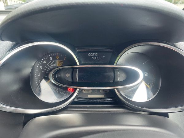 Renault Clio Hatchback, Petrol, 2013, Red