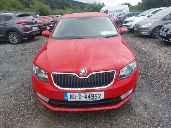 Skoda Octavia Saloon, Diesel, 2016, Red
