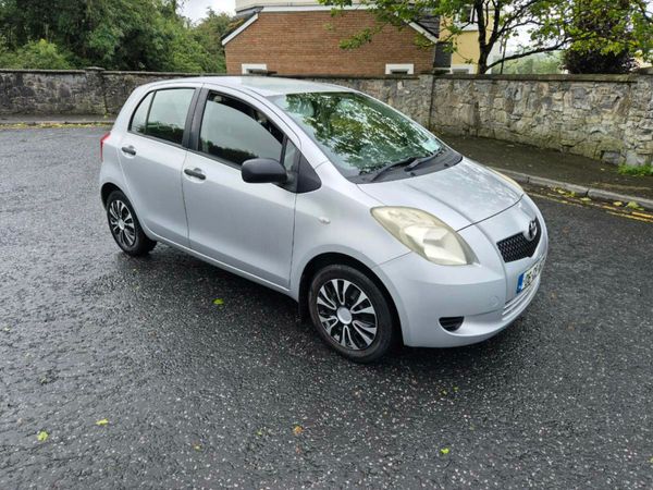 Toyota Yaris Hatchback, Petrol, 2006, Silver