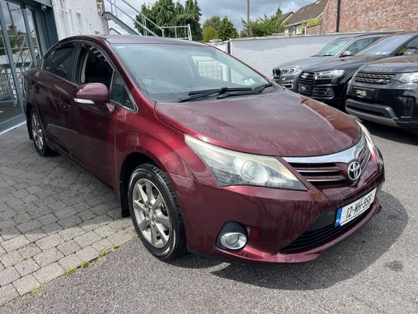 Toyota Avensis Saloon, Diesel, 2012, Red