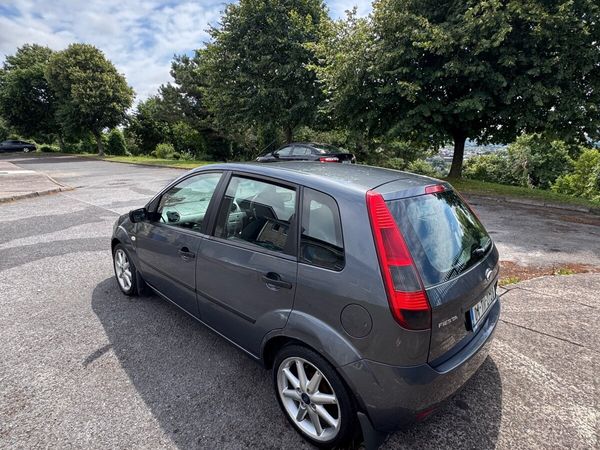 Ford Fiesta Hatchback, Petrol, 2004, Grey