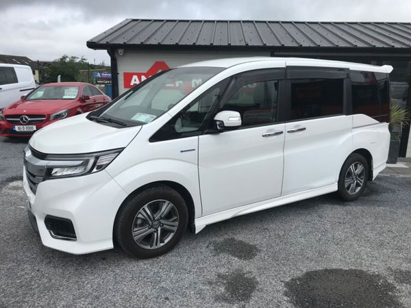 Honda Stepwagon MPV, Petrol Hybrid, 2017, White