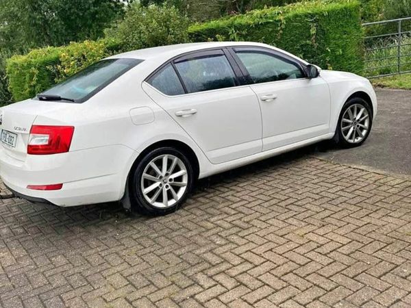 Skoda Octavia Saloon, Diesel, 2017, White