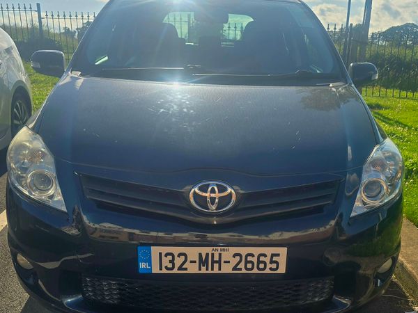 Toyota Auris Hatchback, Petrol, 2013, Grey