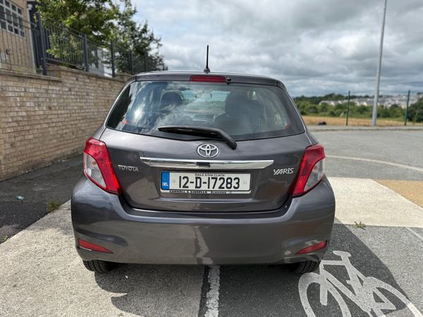 Toyota Yaris Hatchback, Petrol, 2012, Grey