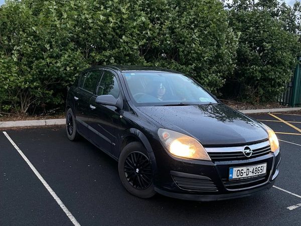 Opel Astra Hatchback, Petrol, 2006, Black