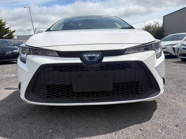 Toyota Corolla Saloon, Petrol Hybrid, 2020, White