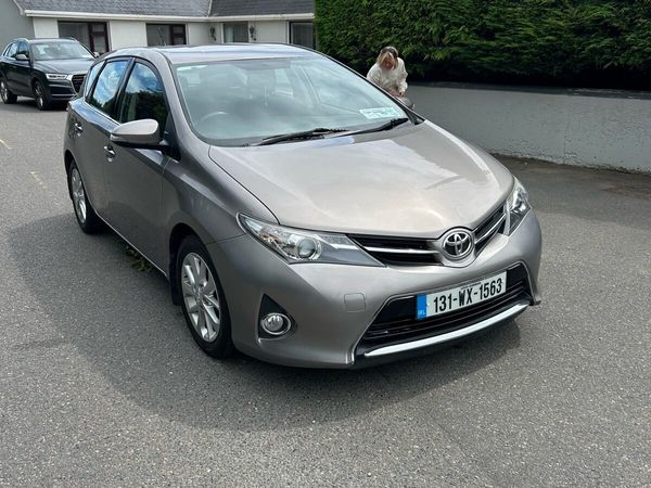 Toyota Auris Hatchback, Diesel, 2013, Bronze