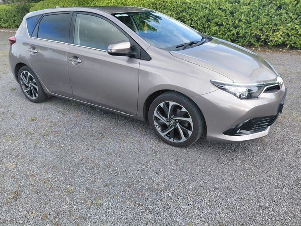 Toyota Auris Hatchback, Petrol, 2015, Bronze
