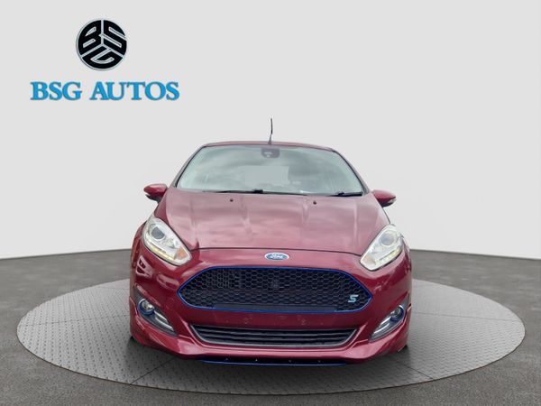 Ford Fiesta Hatchback, Petrol, 2014, Red
