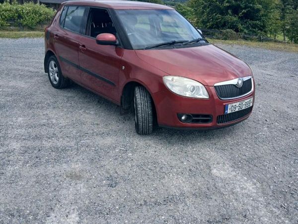 Skoda Fabia Hatchback, Petrol, 2009, Red