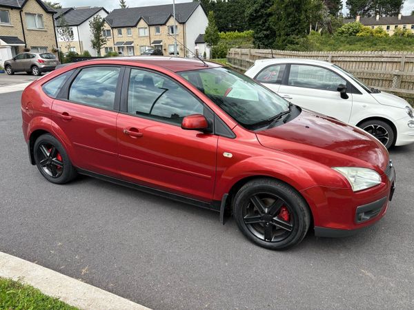 Ford Focus Hatchback, Petrol, 2007, Red