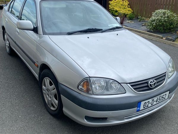 Toyota Avensis Saloon, Petrol, 2002, Silver