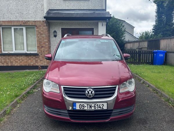 Volkswagen Touran MPV, Diesel, 2009, Red