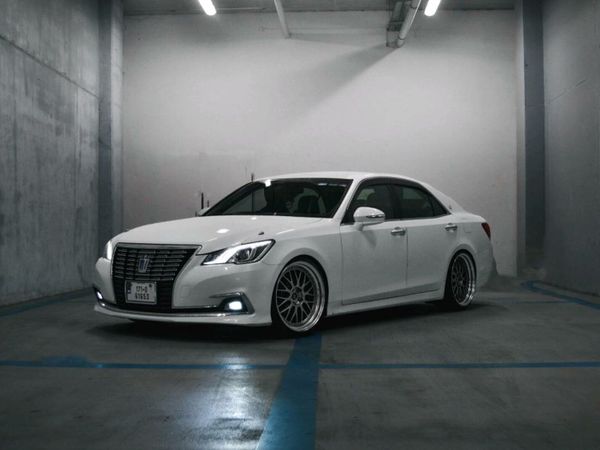 Toyota Crown Saloon, Petrol Hybrid, 2017, White