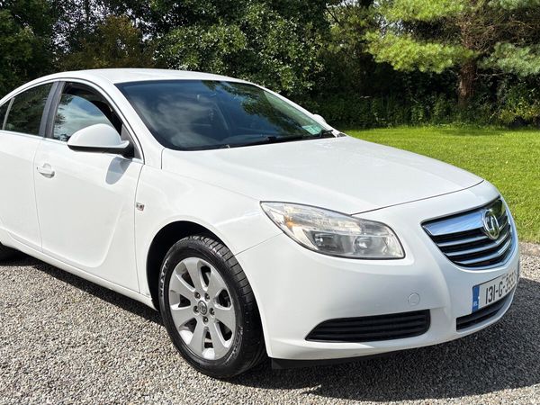 Vauxhall Insignia Hatchback, Diesel, 2013, White