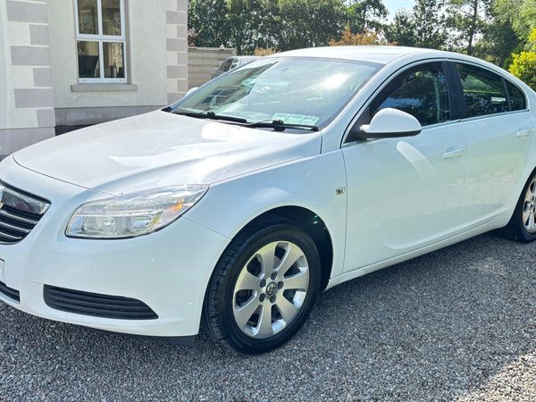 Vauxhall Insignia Hatchback, Diesel, 2013, White