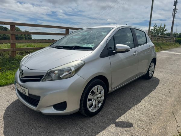 Toyota Yaris Hatchback, Petrol, 2012, Silver