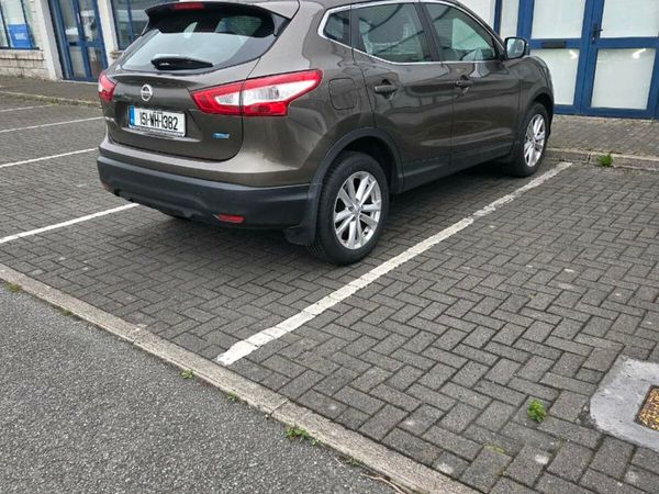 Nissan Qashqai Hatchback, Diesel, 2015, Brown
