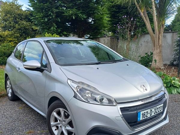 Peugeot 208 Hatchback, Petrol, 2016, Silver