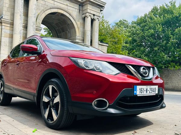 Nissan Qashqai Hatchback, Diesel, 2016, Red