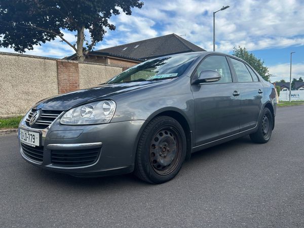 Volkswagen Jetta Saloon, Diesel, 2010, Grey
