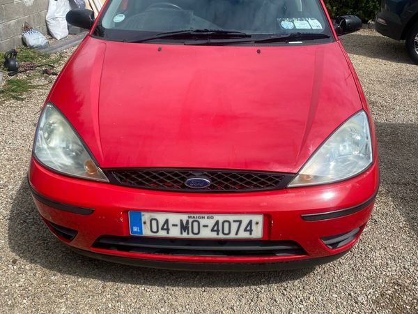 Ford Focus Hatchback, Petrol, 2004, Red
