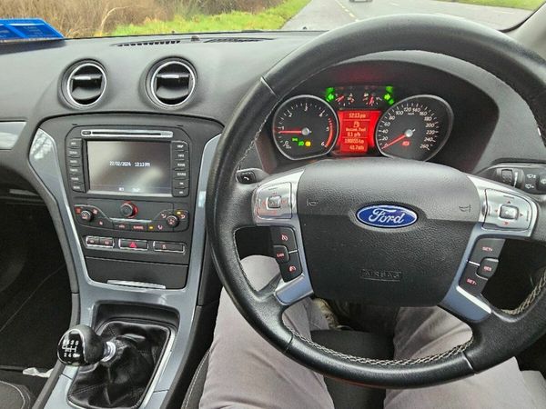 Ford Mondeo Saloon, Diesel, 2014, Brown