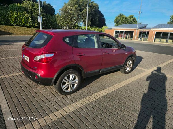 Nissan Qashqai Hatchback, Diesel, 2010, Red