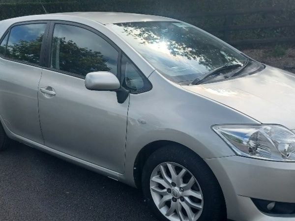 Toyota Auris Hatchback, Diesel, 2009, Silver