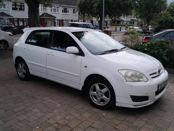 Toyota Corolla Hatchback, Petrol, 2005, White