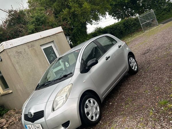 Toyota Yaris Hatchback, Petrol, 2006, Silver