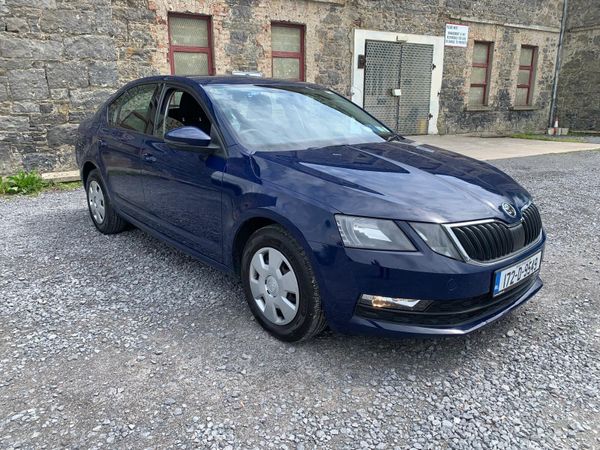Skoda Octavia Saloon, Petrol, 2017, Blue