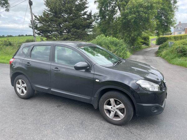 Nissan Qashqai Hatchback, Diesel, 2011, Black