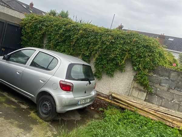 Toyota Yaris Hatchback, Petrol, 2001, Silver