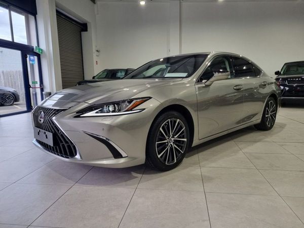 Lexus Other Saloon, Hybrid, 2023, Silver