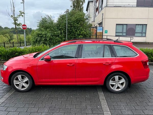 Skoda Octavia Estate, Diesel, 2016, Red